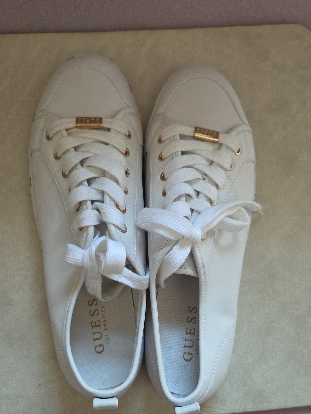 GUESS White Faux Leather Rainbow Logo Sneakers 9.5M - Picture 2 of 7